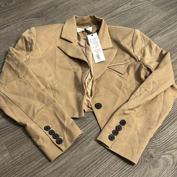 Crop Tailored Blazer - Picture 5 of 6